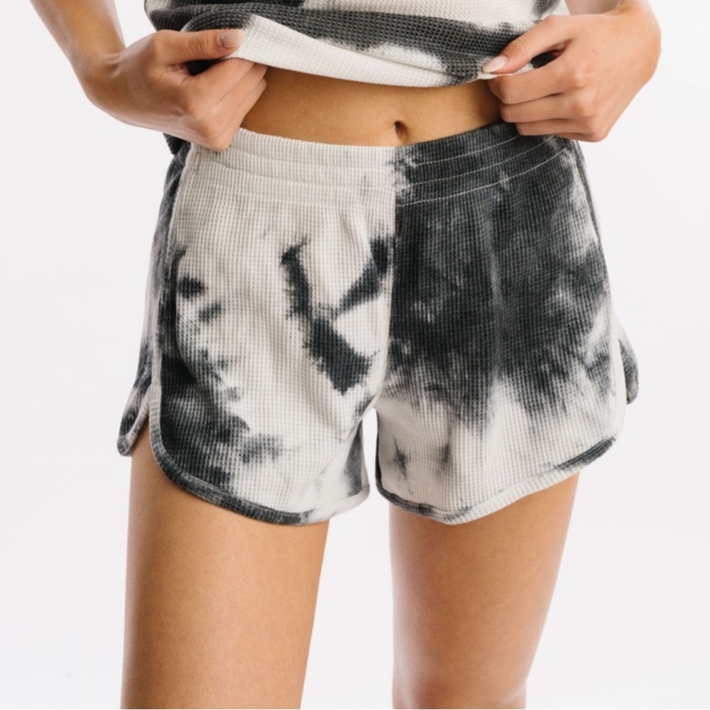 NWT!! ZYIA Active Gray Tie Dye Hendrix Thermal Knit Shorts Women’s XL
